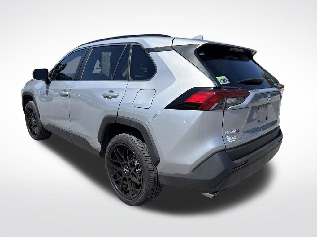 Used 2019 Toyota RAV4 LE FWD image 4