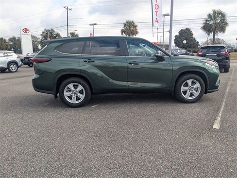 Certified 2024 Toyota Highlander LE image 2