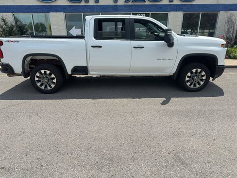 Used 2024 Chevrolet Silverado 2500 Custom w/ Custom Value Package AWD/4WD image 4