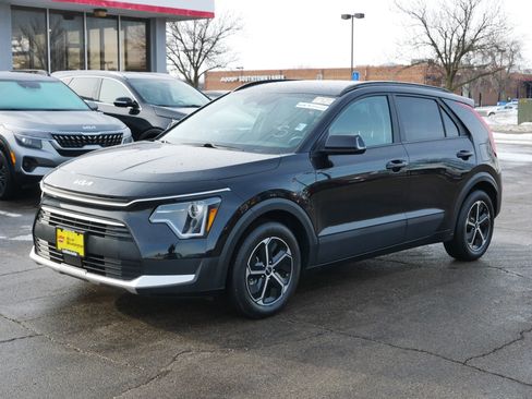 Certified 2024 Kia Niro EX image 2