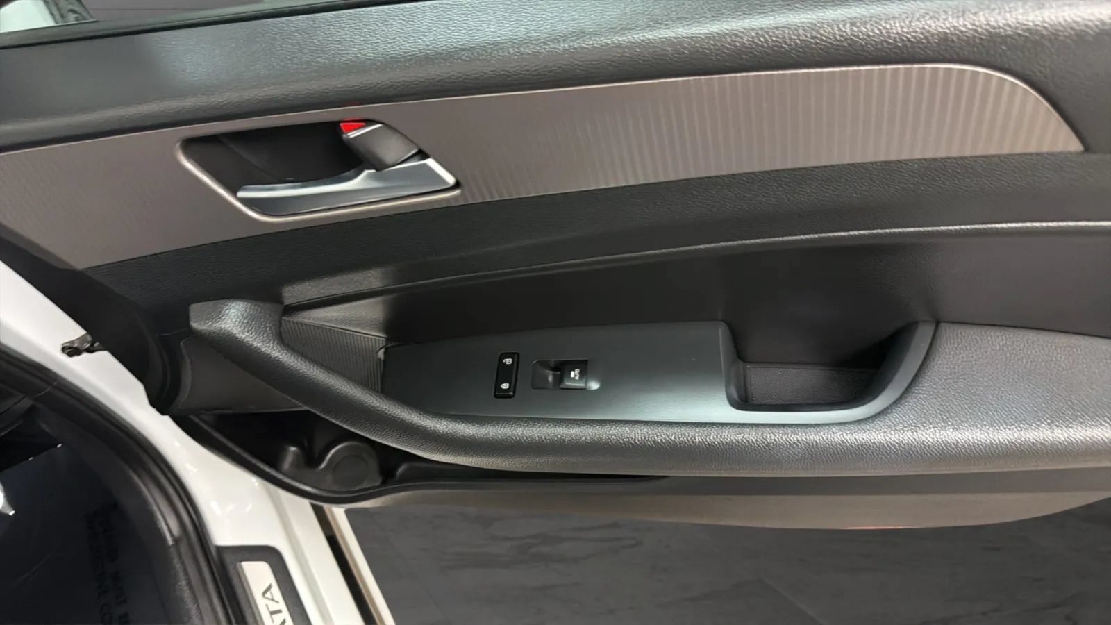 Used 2018 Hyundai Sonata Limited FWD image 19