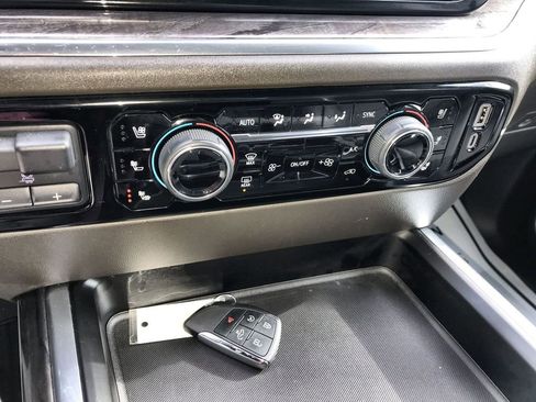 Used 2024 Chevrolet Silverado 2500 LTZ w/ LTZ Convenience Package AWD/4WD image 19