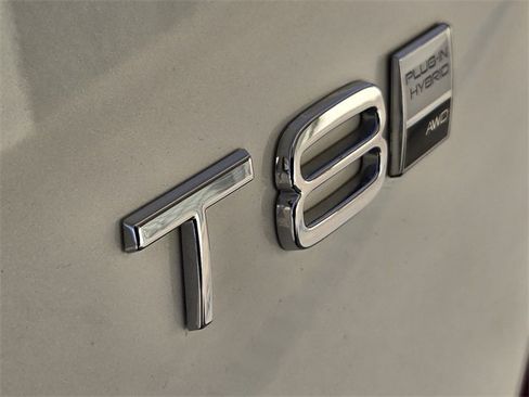 New 2025 Volvo XC90 T8 Plus w/ Protection Package Premier image 18