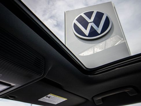New 2026 Volkswagen Tiguan SE R-Line FWD image 49