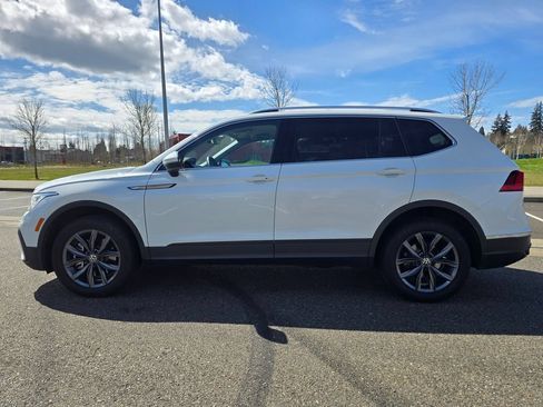 Used 2022 Volkswagen Tiguan SE AWD/4WD image 2