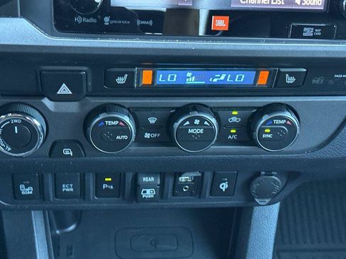Used 2019 Toyota Tacoma TRD Off-Road w/ TRD Premium Off Road Package AWD/4WD image 19