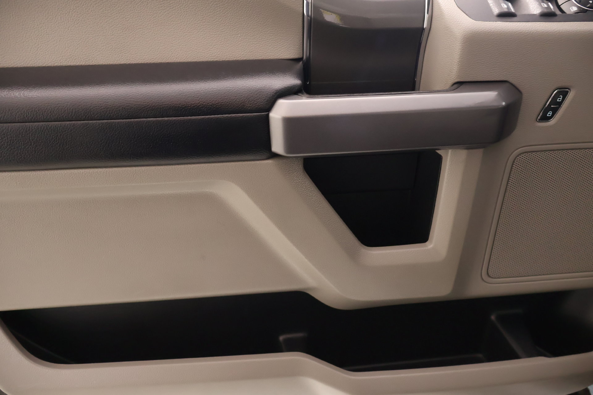 Used 2018 Ford F250 XLT w/ XLT Premium Package AWD/4WD image 16