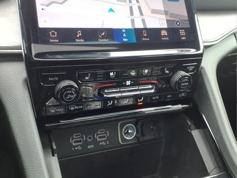 Used 2023 Jeep Grand Cherokee Overland AWD/4WD image 18
