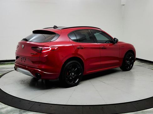 Used 2022 Alfa Romeo Stelvio Veloce image 5