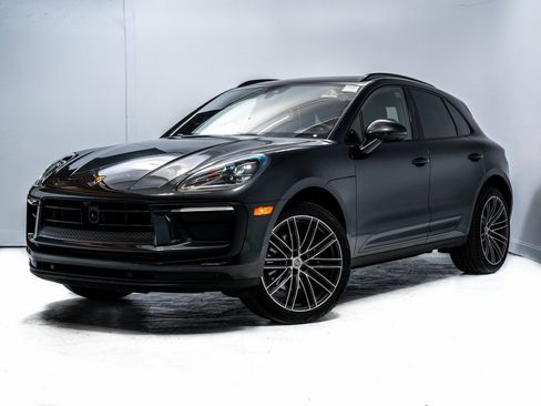 Used 2025 Porsche Macan image 1