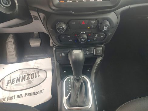 Used 2023 Jeep Renegade Latitude image 11