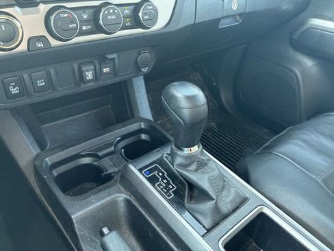 Used 2023 Toyota Tacoma SR5 w/ Technology Package image 7