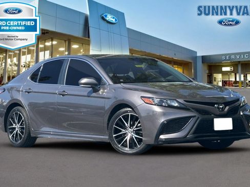 Used 2022 Toyota Camry SE FWD image 1