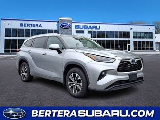 Used 2023 Toyota Highlander XLE AWD/4WD video 1