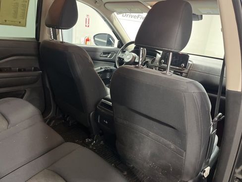 Used 2023 Nissan Pathfinder S image 23