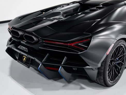Used 2025 Lamborghini Revuelto image 26