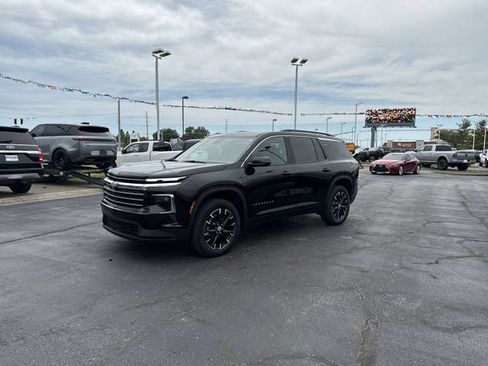 Used 2026 Chevrolet Traverse LT w/ Sun and Wheel Package AWD/4WD image 2