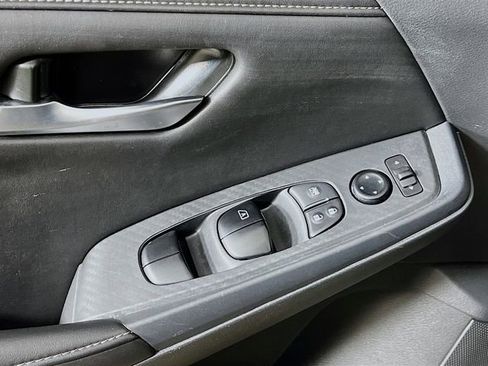 Used 2025 Nissan Sentra SV w/ All-Weather Package FWD image 9
