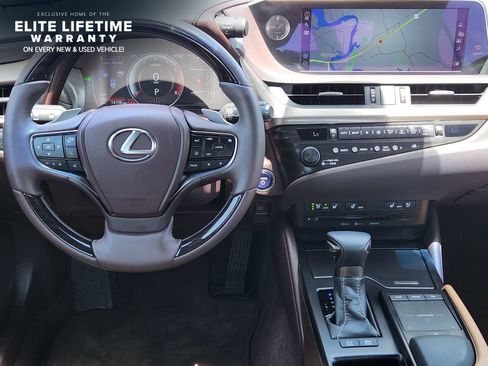 Used 2020 Lexus ES 300h w/ Premium Package FWD image 26