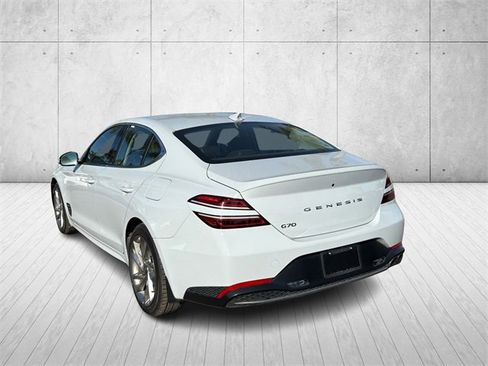 Used 2022 Genesis G70 2.0T image 3