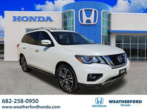 Used 2018 Nissan Pathfinder Platinum FWD image 1