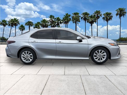 Used 2021 Toyota Camry LE image 9