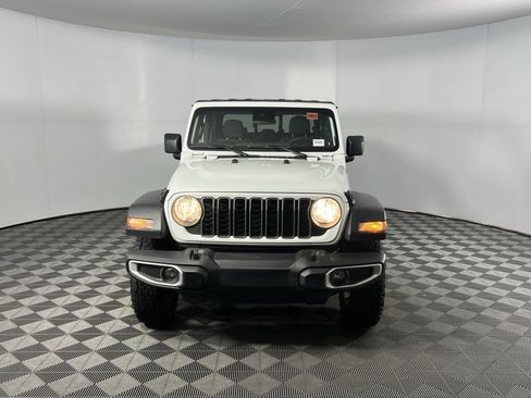 Certified 2025 Jeep Gladiator Sport image 10