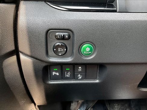 Used 2017 Honda Pilot Touring image 34