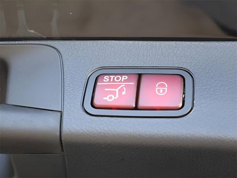 New 2025 Mercedes-Benz GLB 250 4MATIC image 18