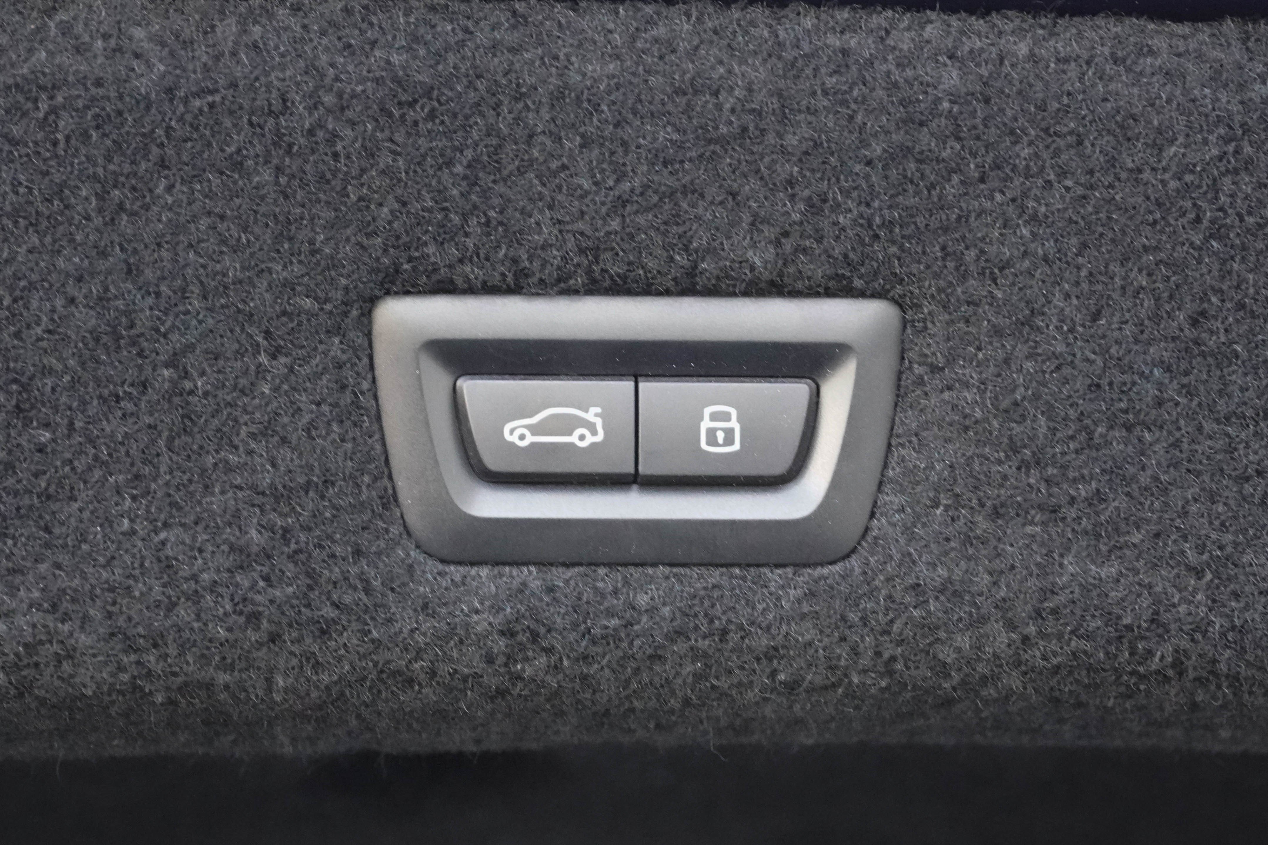 Certified 2024 BMW 740i RWD image 36