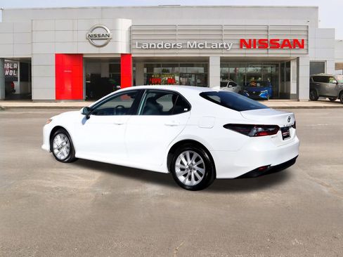 Used 2024 Toyota Camry LE w/ Convenience Package image 5