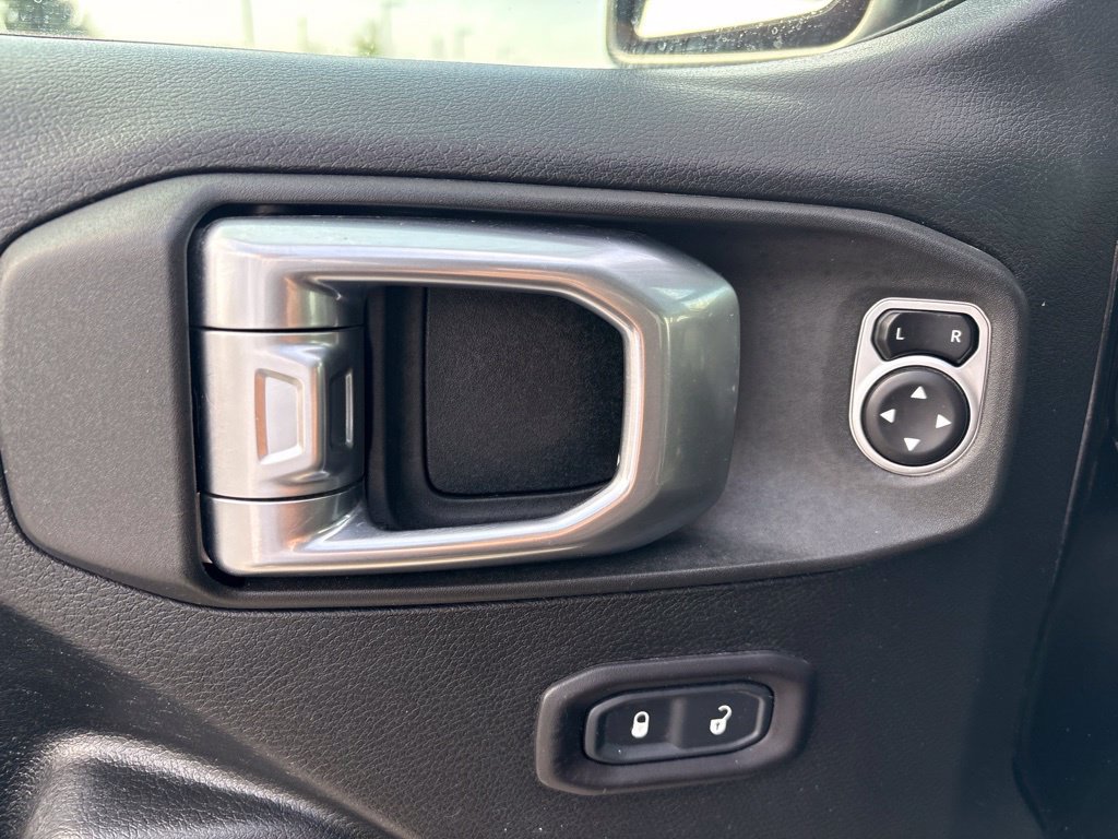 Used 2018 Jeep Wrangler Unlimited Sport S AWD/4WD image 11