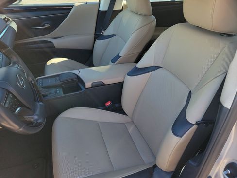 Used 2021 Lexus ES 300h w/ Premium Package image 4