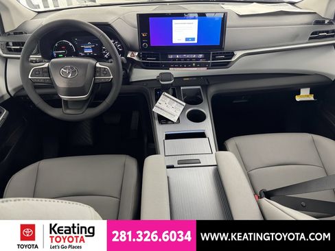 New 2026 Toyota Sienna XLE FWD image 7