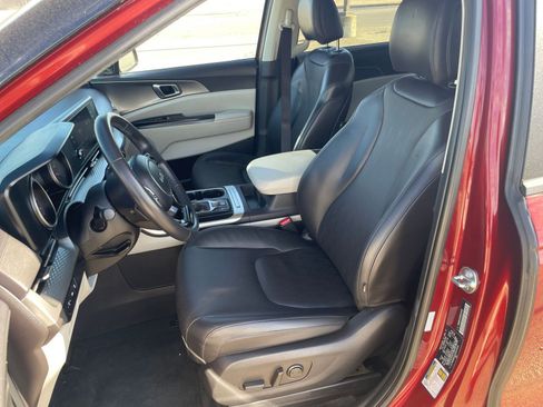 Used 2024 Kia Carnival LX image 38