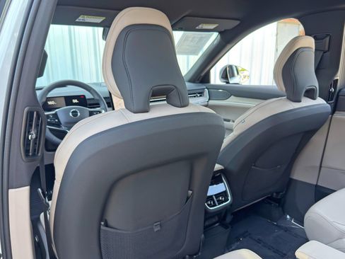 Used 2025 Volvo EX90 Ultra image 34