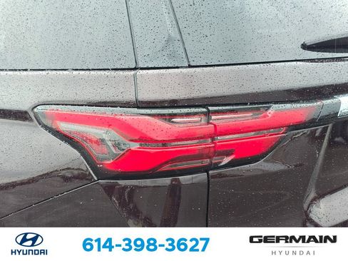 Used 2023 Chevrolet Traverse LT FWD image 16