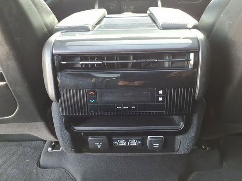Certified 2023 Jeep Wagoneer 4WD w/ Premium Group I image 27