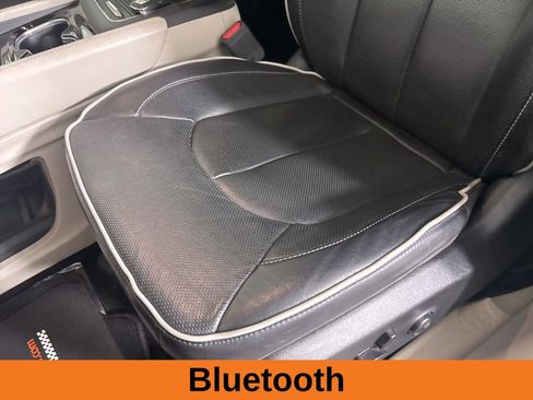 Used 2023 Chrysler Pacifica Limited FWD image 13