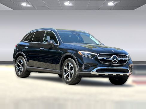 Used 2025 Mercedes-Benz GLC 350e 4MATIC image 6