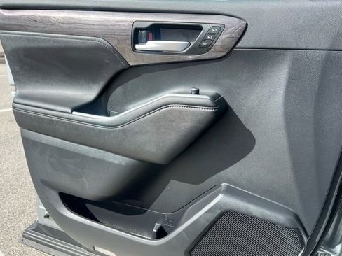 Used 2020 Toyota Highlander Limited image 24