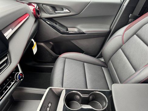 New 2026 Chevrolet Equinox RS w/ Convenience Package III FWD image 8