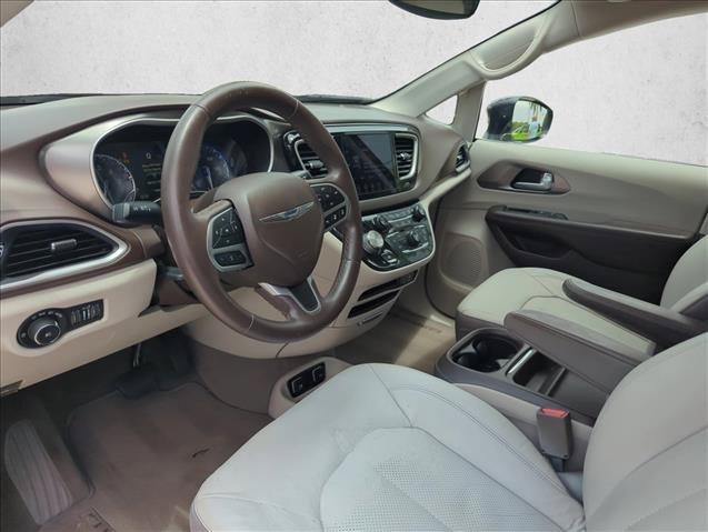 Used 2018 Chrysler Pacifica Touring-L w/ Advanced Safetytec Group FWD image 5