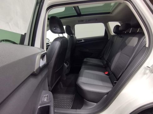 Certified 2025 Volkswagen Taos SE AWD/4WD image 33