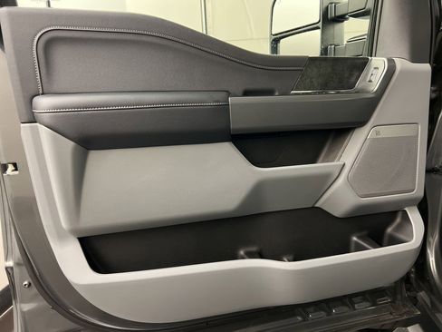 New 2025 Ford F250 XLT w/ Black Appearance Package image 30