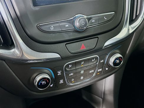 Used 2018 Chevrolet Equinox LT image 22