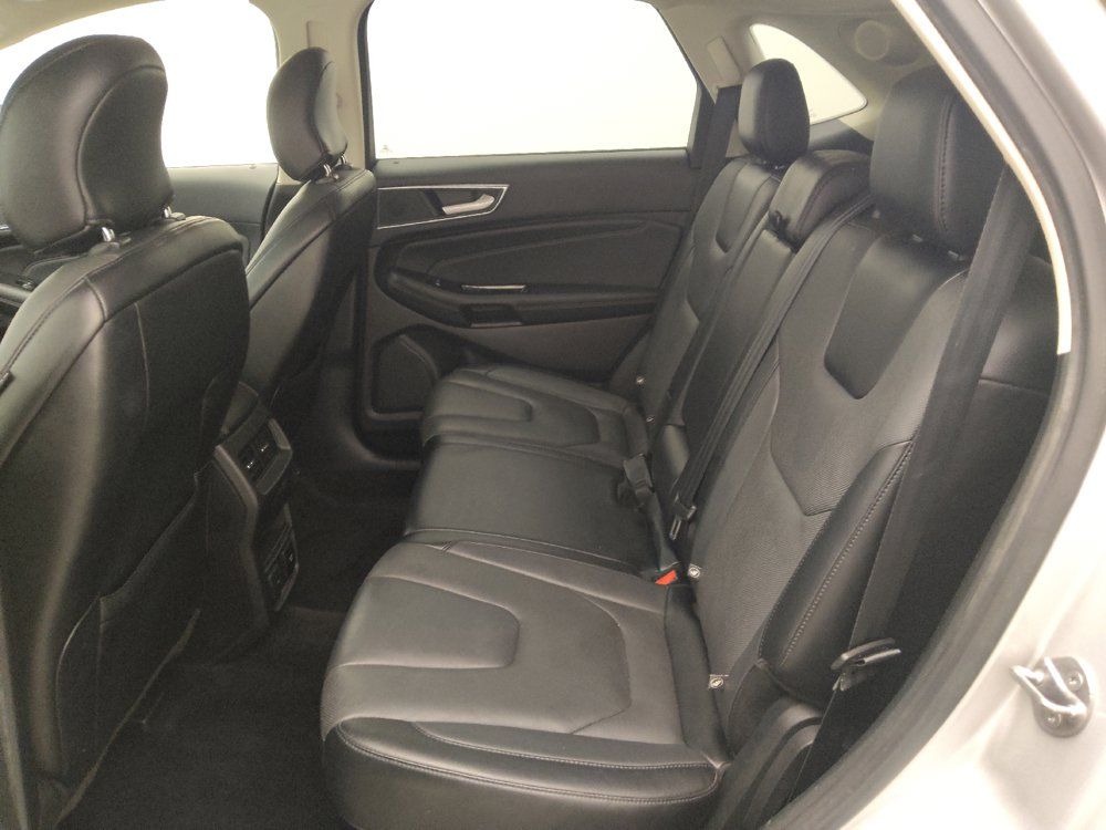 Used 2018 Ford Edge Titanium w/ Equipment Group 301A AWD/4WD image 18