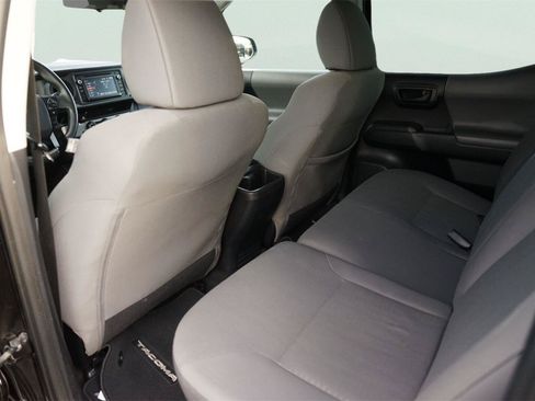 Used 2018 Toyota Tacoma SR w/ SR Convenience Package RWD image 11