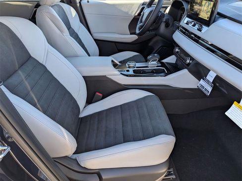 New 2025 Mitsubishi Outlander SE image 31