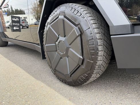 Used 2024 Tesla Cybertruck Cyberbeast AWD/4WD image 4